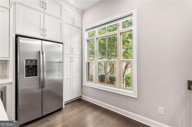 Foto del edificio - 4312 Parkside Pl