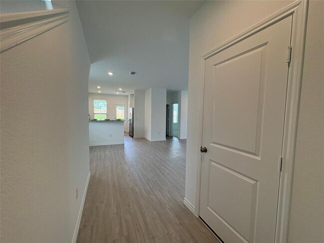 Building Photo - 15190 Cyn Rpds Rd
