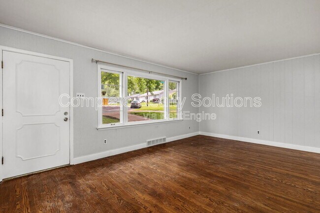 Foto del edificio - 8881 Darnell Pl