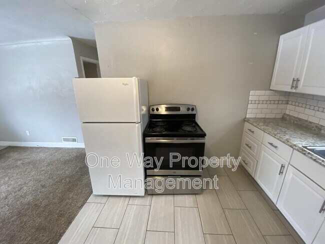 Building Photo - 1105 7th St