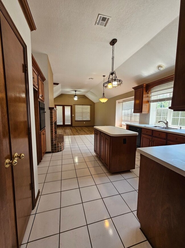 Foto del edificio - (3) Bed/(2) Bath in West Norman's Castlero...