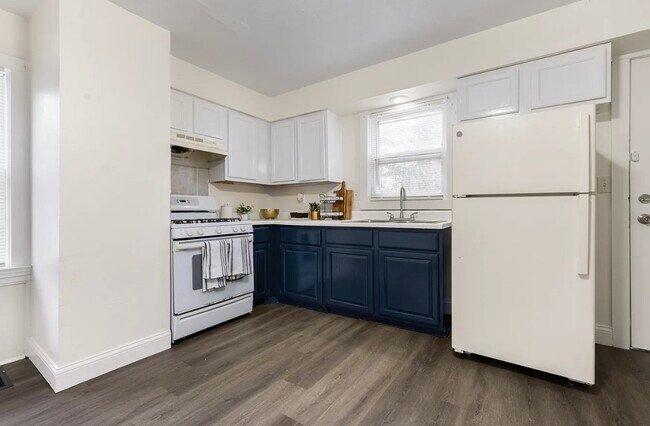 Foto del edificio - 223 Oakwood Ave