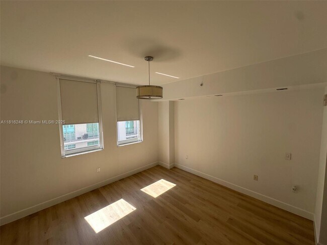 Foto del edificio - 4100 Salzedo St