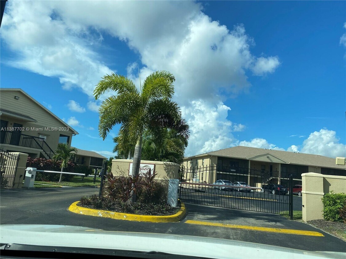 Primary Photo - 5311 Summerlin Rd
