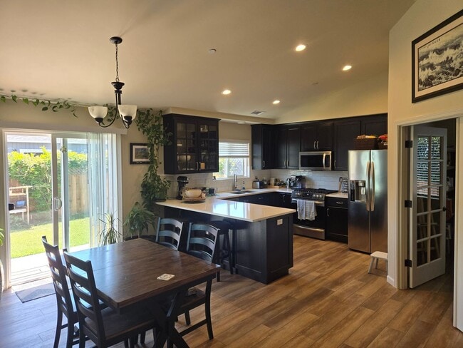Building Photo - Recently constructed McKinleyville home fe...