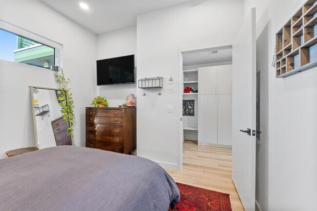 Foto del edificio - 4004 Banister Ln