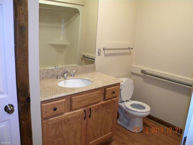 Foto del edificio - 2 br, 2 bath - 511 E 3rd St Apt C
