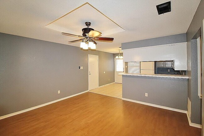 Foto del edificio - 707 W Avenue F