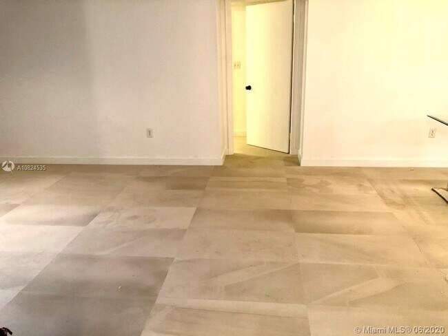 Foto del edificio - 900 NE 195th St