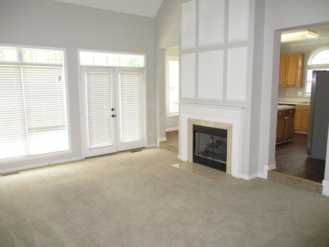 Building Photo - Pretty 2-Story With 4 Bedrooms For Rent in...