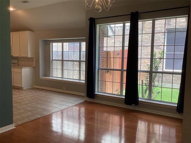 Foto del edificio - 9121 Rose Ct