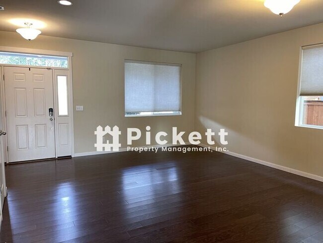 Building Photo - 4 Bedroom Poulsbo Home in Vinland Pointe