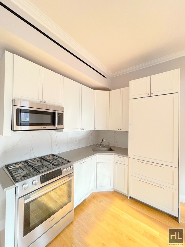 Foto del edificio - Renovated 1 bed 1 bath with LAundry in uni...