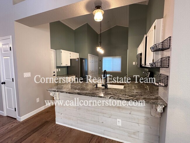 Building Photo - 950 Royal Crown Ln