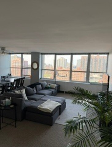 Foto del edificio - 655 W Irving Park Rd