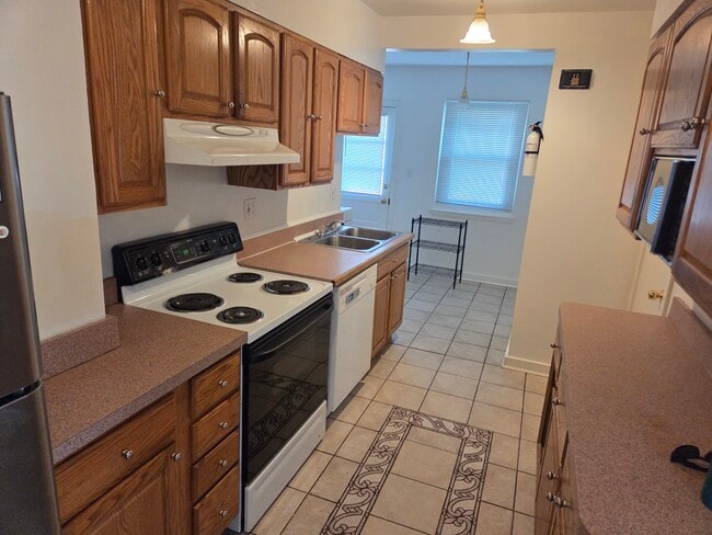 Foto del edificio - 7307 Dickinson Ave