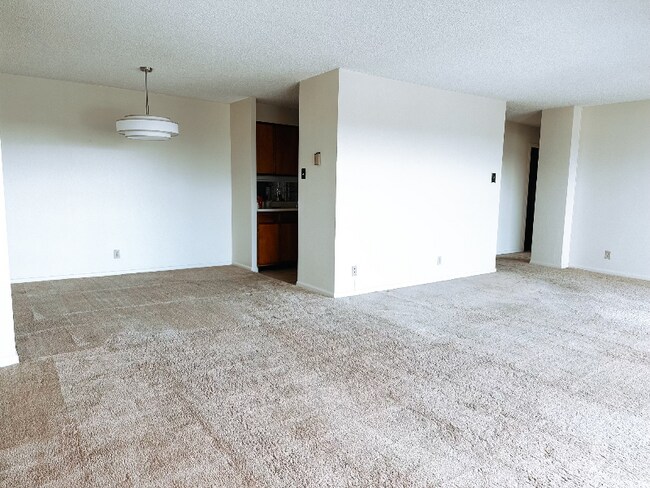 Building Photo - 411 Lakewood Cir
