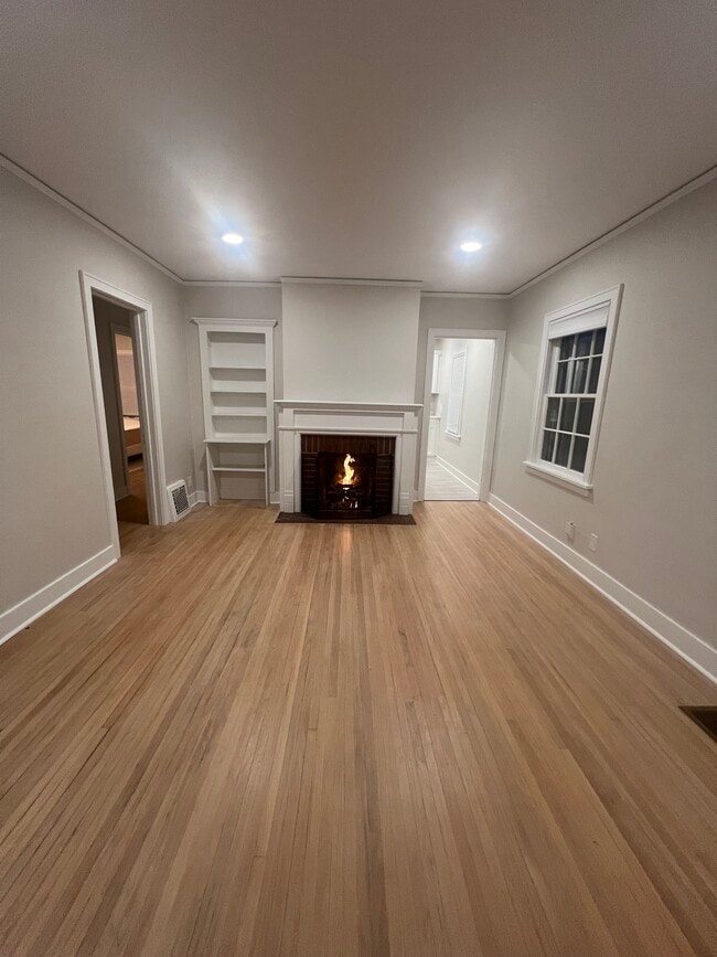 Building Photo - 613 E 20th St