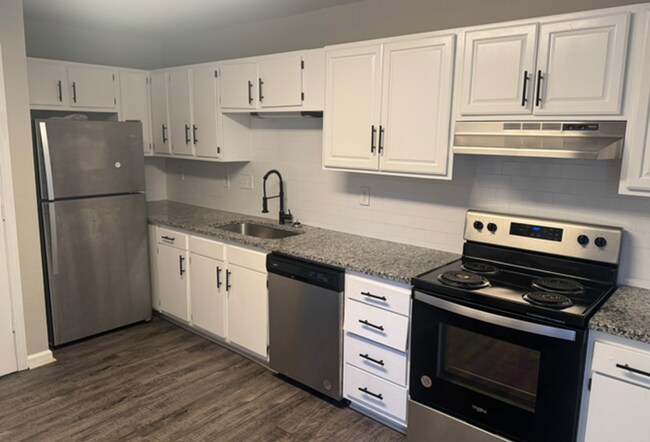 Foto del edificio - Red-Hot Summer Sale!!! Renovated 2-bedroom townhome in Kannapolis