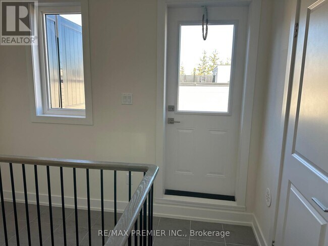 Building Photo - 6-6 Sayers Ln
