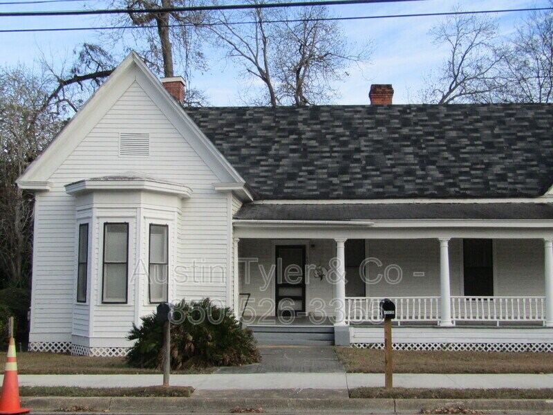 4392 Clinton St, Marianna, FL 32446 Condo for Rent in Marianna, FL