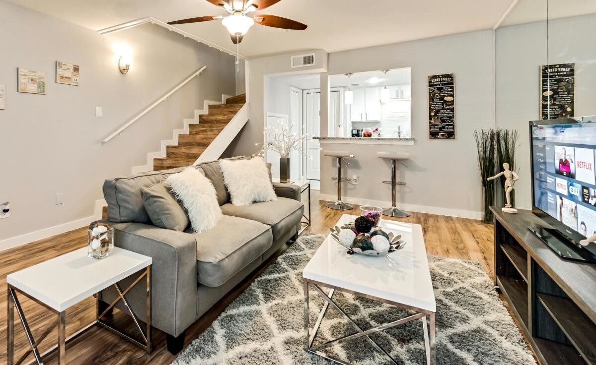 3827 Gilbert Ave Unit 202, Dallas, TX 75219 Condo for Rent in Dallas