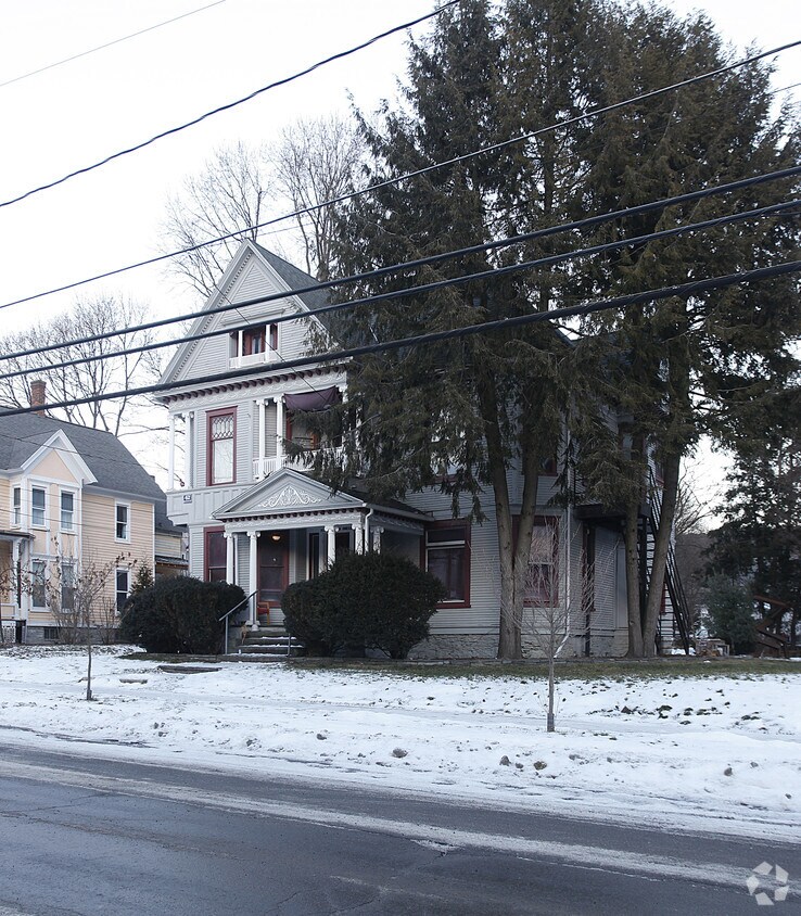 Primary Photo - 62 Elm St