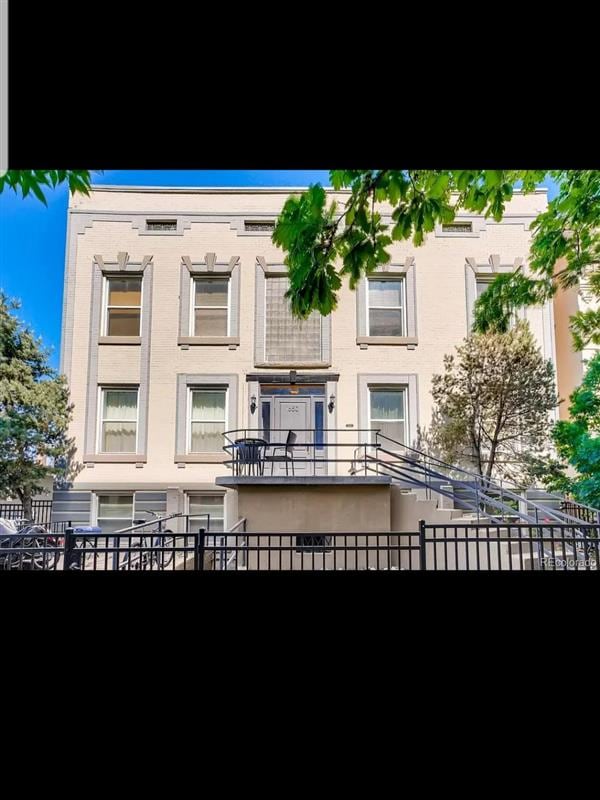 Primary Photo - 1650 Pearl St