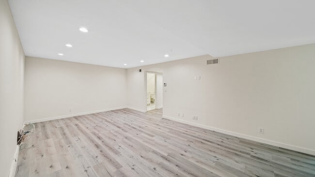Foto del edificio - 430 N Maple Dr