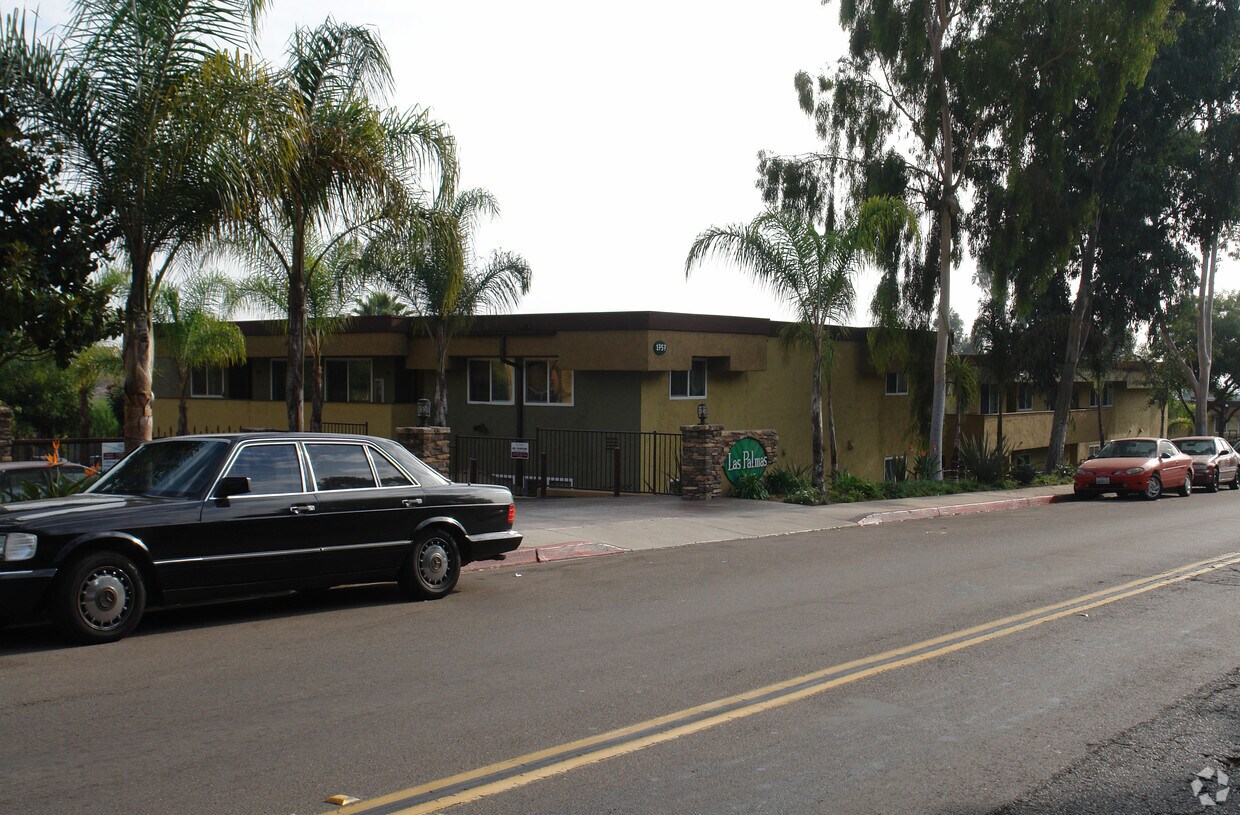 Building Photo - Las Palmas Villas