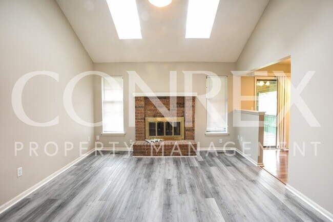 Building Photo - Stunning 3 Bedroom with Covered Back Patio!