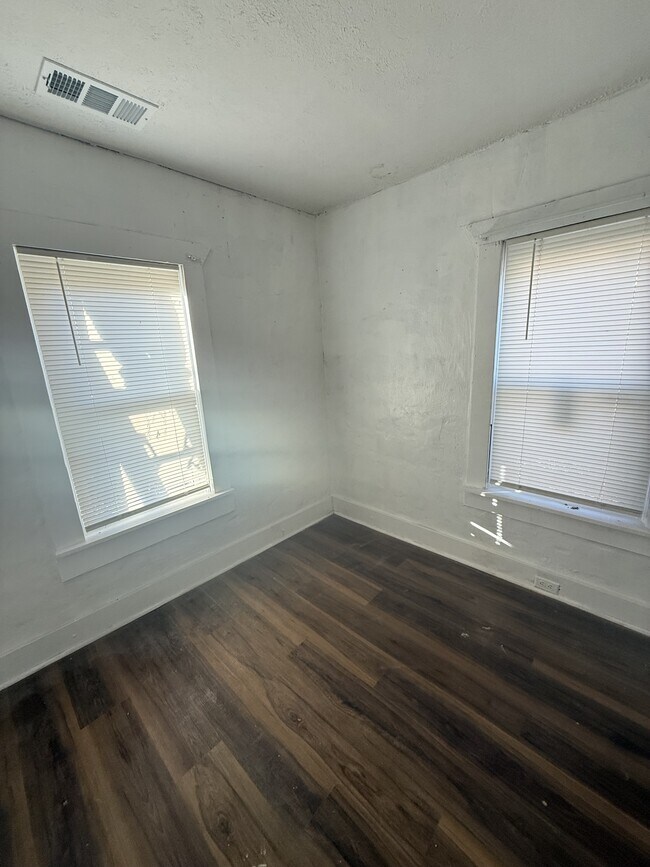 Foto del edificio - 445 Southport Rd