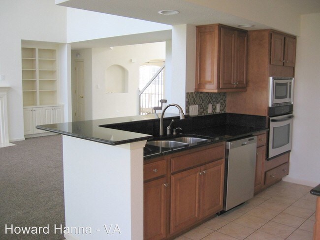 Building Photo - 5 br, 4 bath House - 328 Wellington Circle