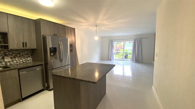 Building Photo - 770 SE 2nd Ave