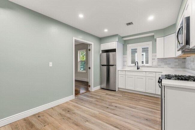 Foto del edificio - 8 1/2 Intervale St