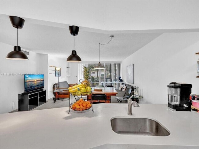 Foto del edificio - 2 bedroom in North Miami Beach FL 33179