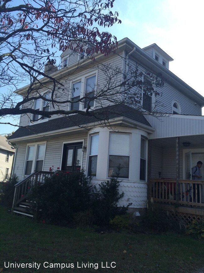 Building Photo - 5 br, 2 bath House - 146 E High St.