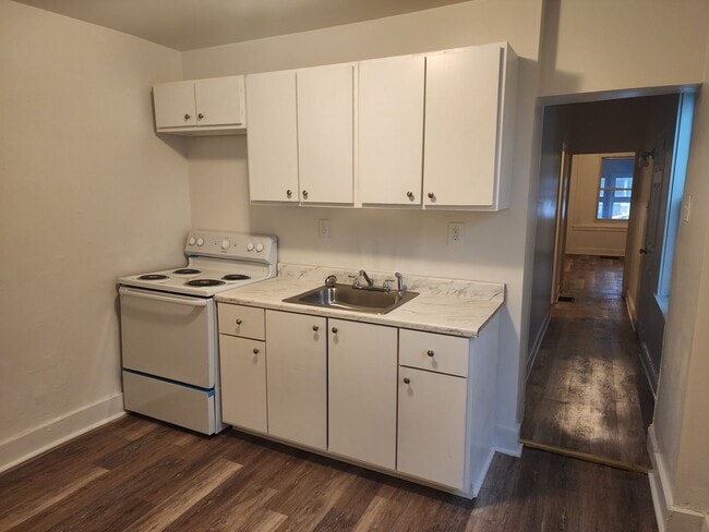 Photo - 928 E 17th St Apartment