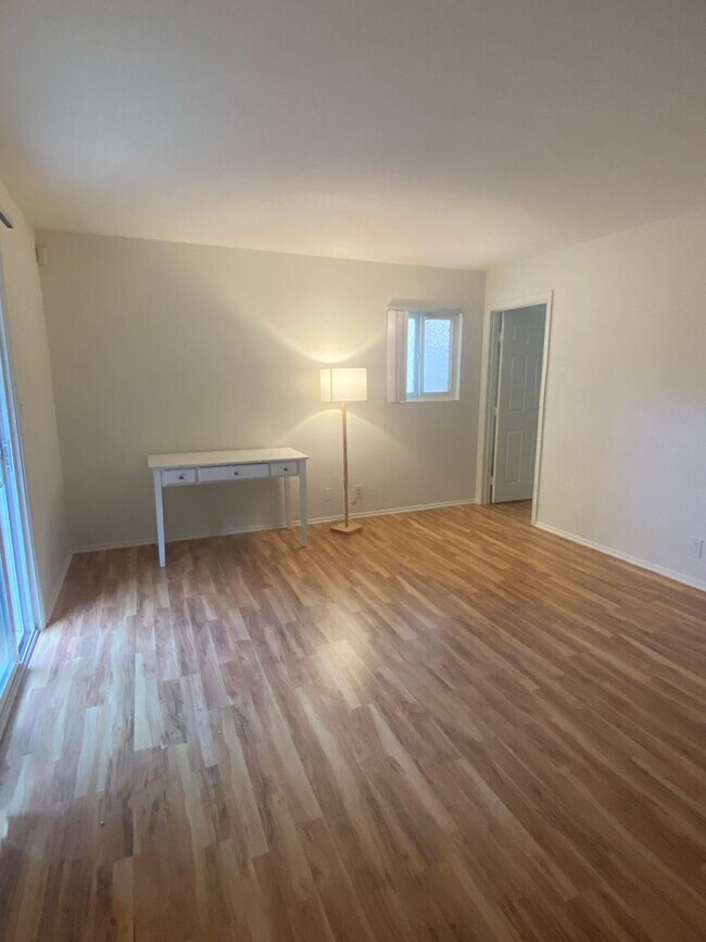 Building Photo - Silver Strand Beach - 1 bedroom, 1 bathroo...