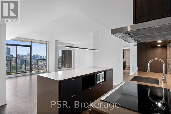 Building Photo - 2 St Thomas St