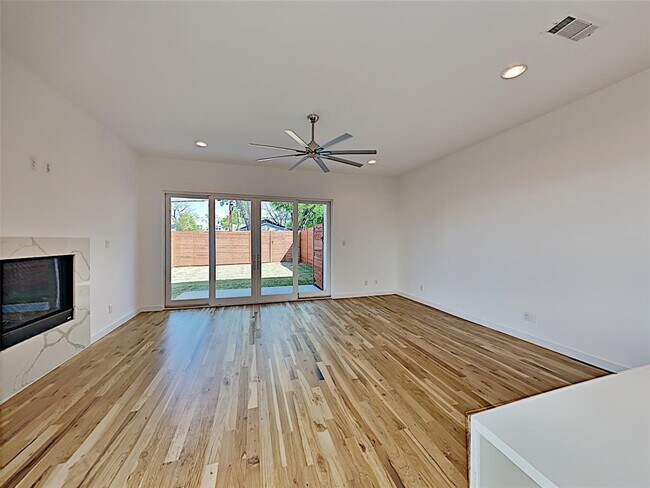 Foto del edificio - 5433 Melrose Ave