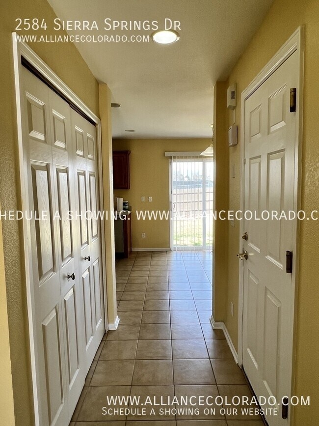 Foto del edificio - 2584 Sierra Springs Dr