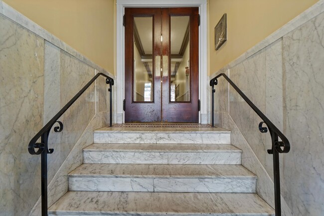 Building Photo - 1340 Fairmont St NW