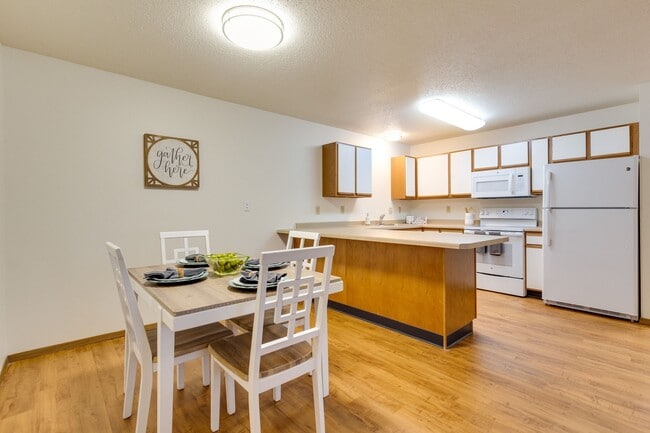 Building Photo - Dakota E & W Apartments