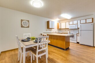 Building Photo - Dakota E & W Apartments