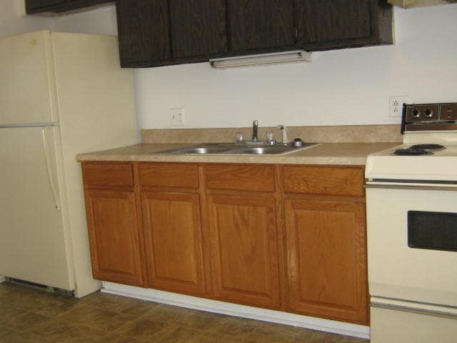 Primary Photo - 123 W Walnut St