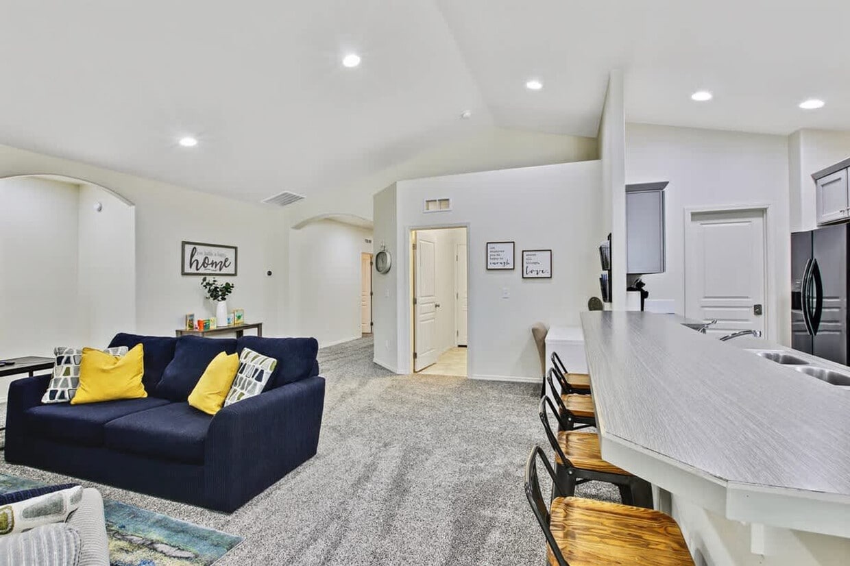 Primary Photo - 2213 E Elm Grove Dr