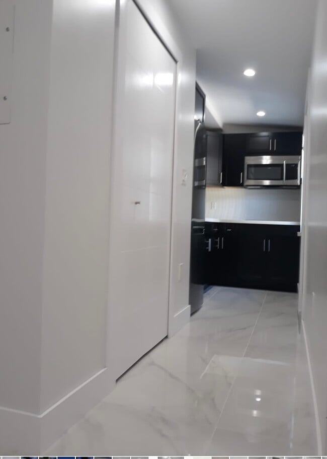 Foto del edificio - 2379 NW 102nd St