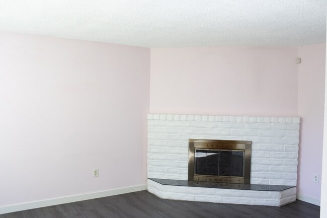Building Photo - 7104 NE 43rd St