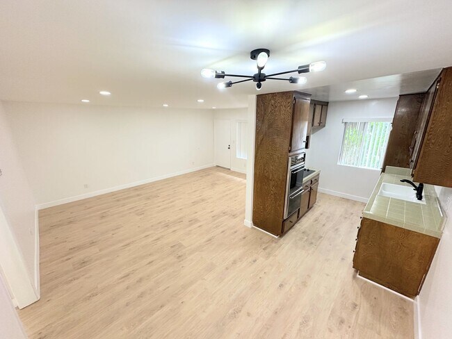 Foto del edificio - Vintage & Gorgeous 1bd/1ba unit in Sherman...